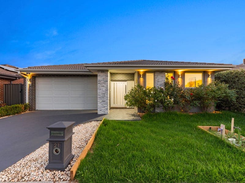 21 Christopher Road, Officer