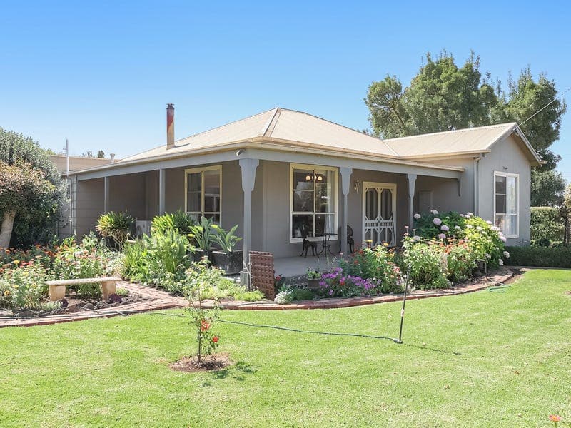 64 Main Street, Derrinallum