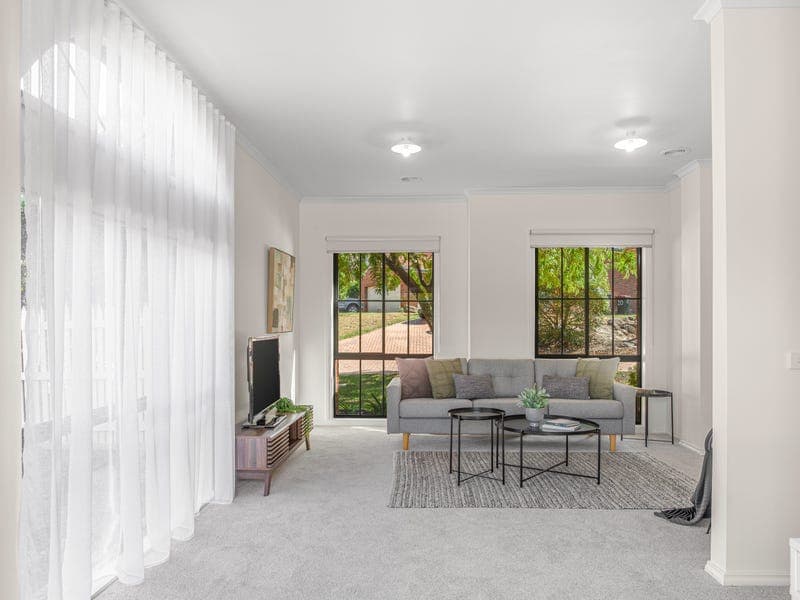 10 The Crest, Attwood