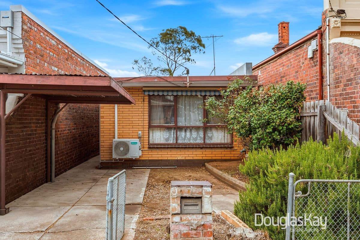 27 Benjamin Street