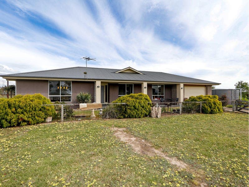 640 Lower Heart Road, The Heart