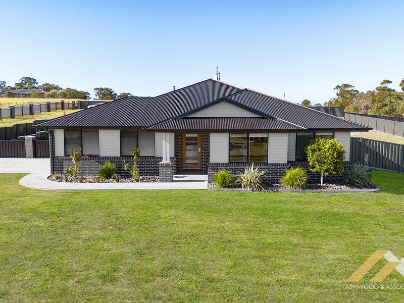 4 Di Palma Terrace, Ellaswood