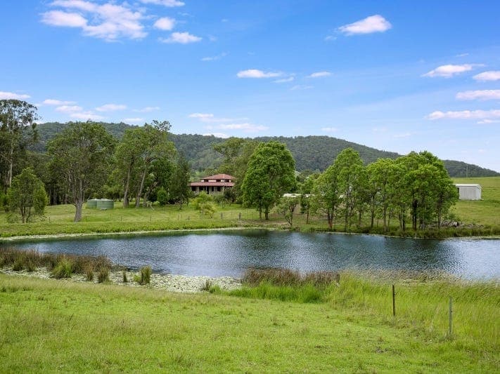 2516 The Bucketts Way