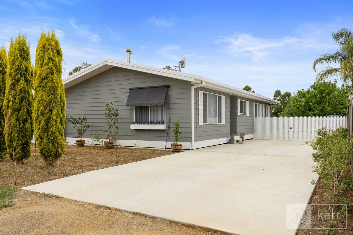 6 Amos Street