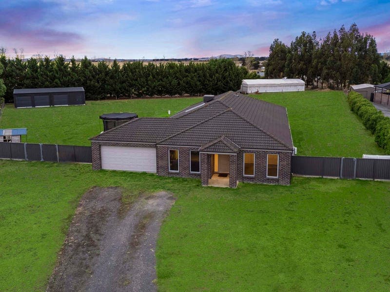 5 Leonie Court, Cardigan Village