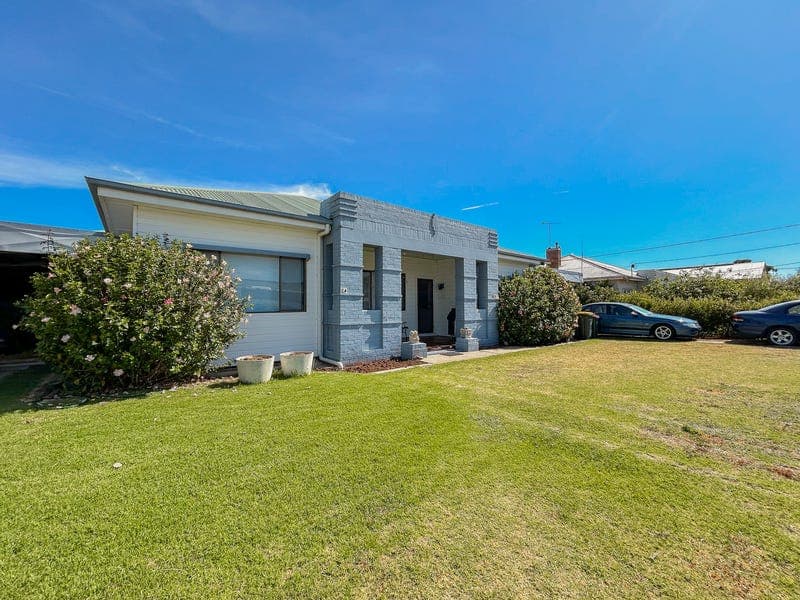24 MUIR AVENUE