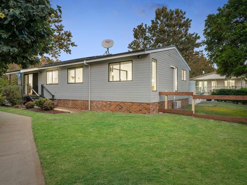 400 Marsh Road, Bobs Farm