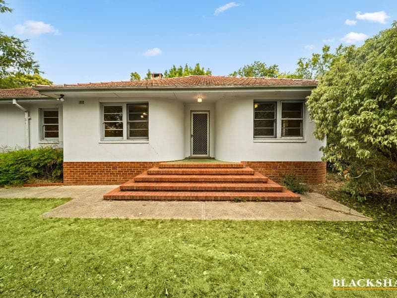 9 Blaxland Crescent, Griffith