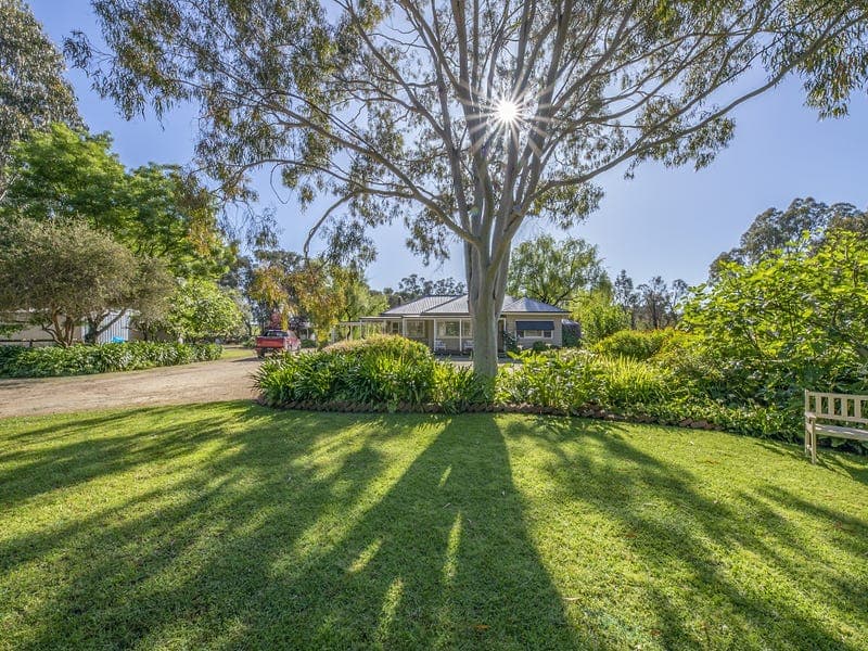1875 Samaria Road, Moorngag