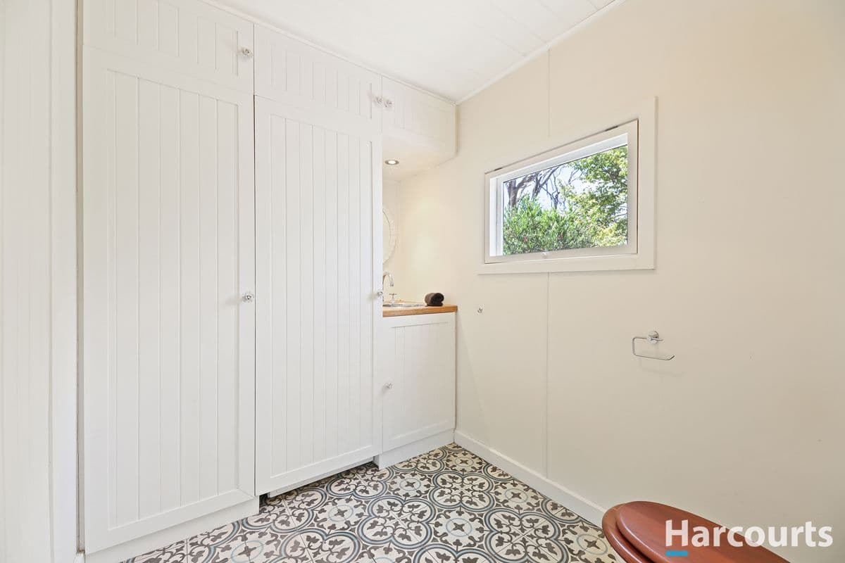 886 Fairbank Road