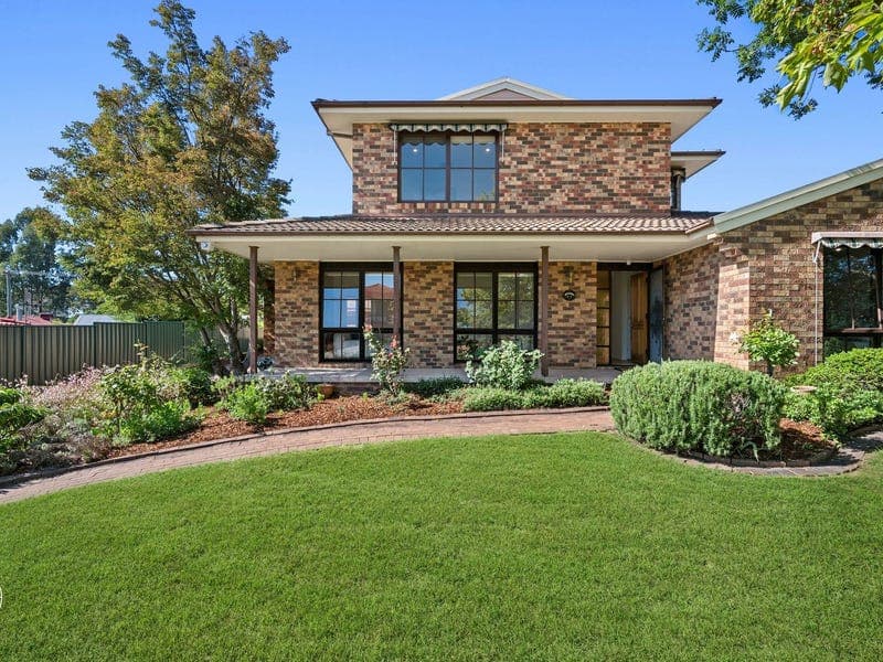83 Summerville Crescent