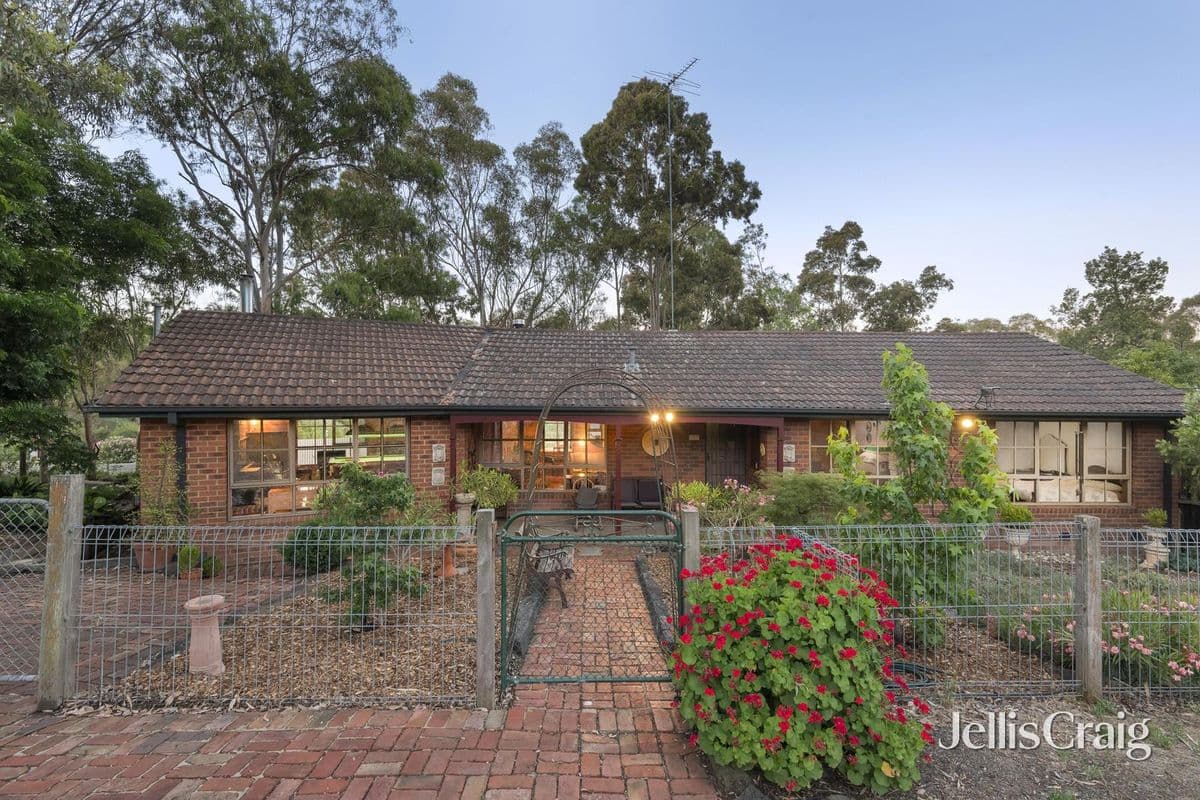 27 Warrington Crescent