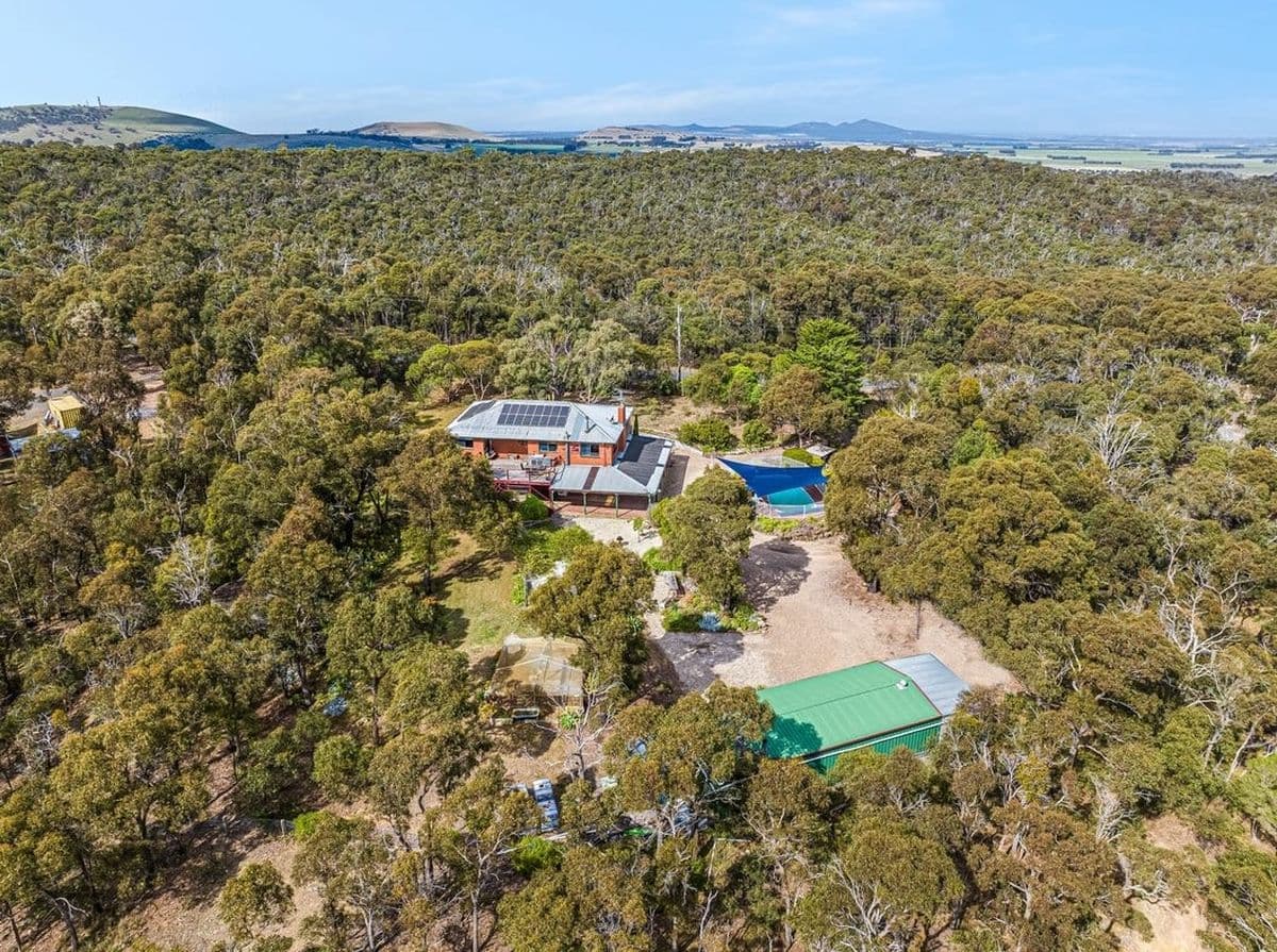 335 De Motts Road