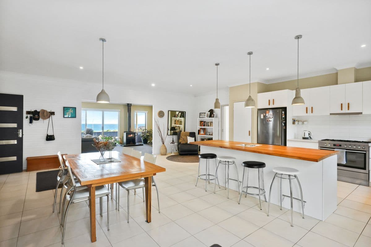 2 SEAVIEW CRESCENT