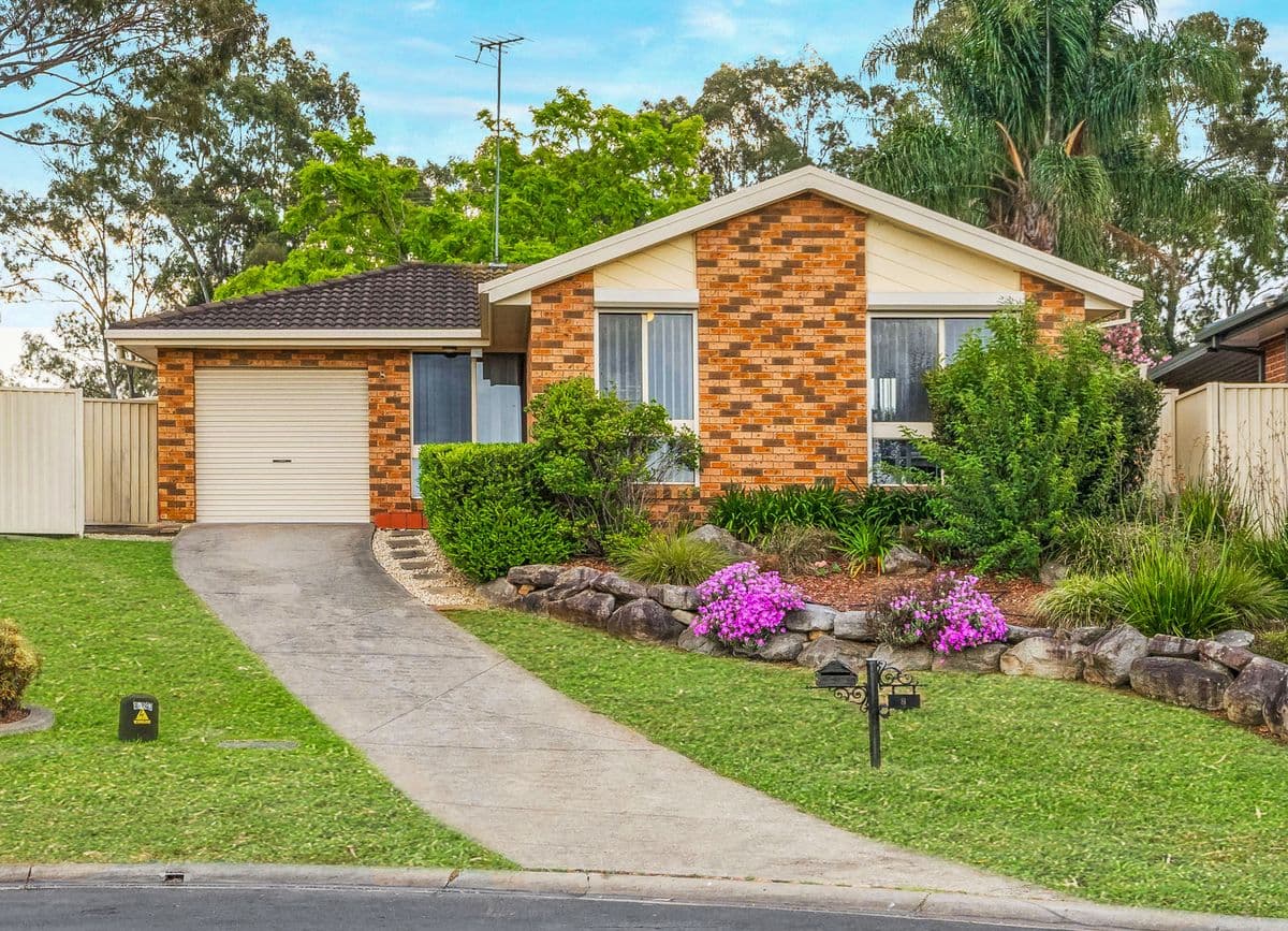 8 Lyell Place