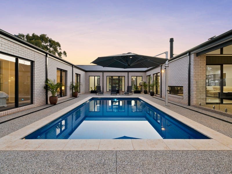 4 Bowles Court