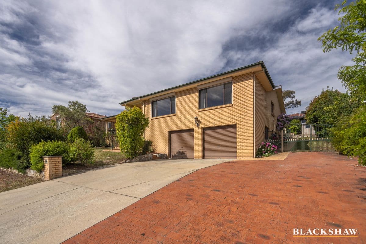 6 WILLOUGHBY CRESCENT