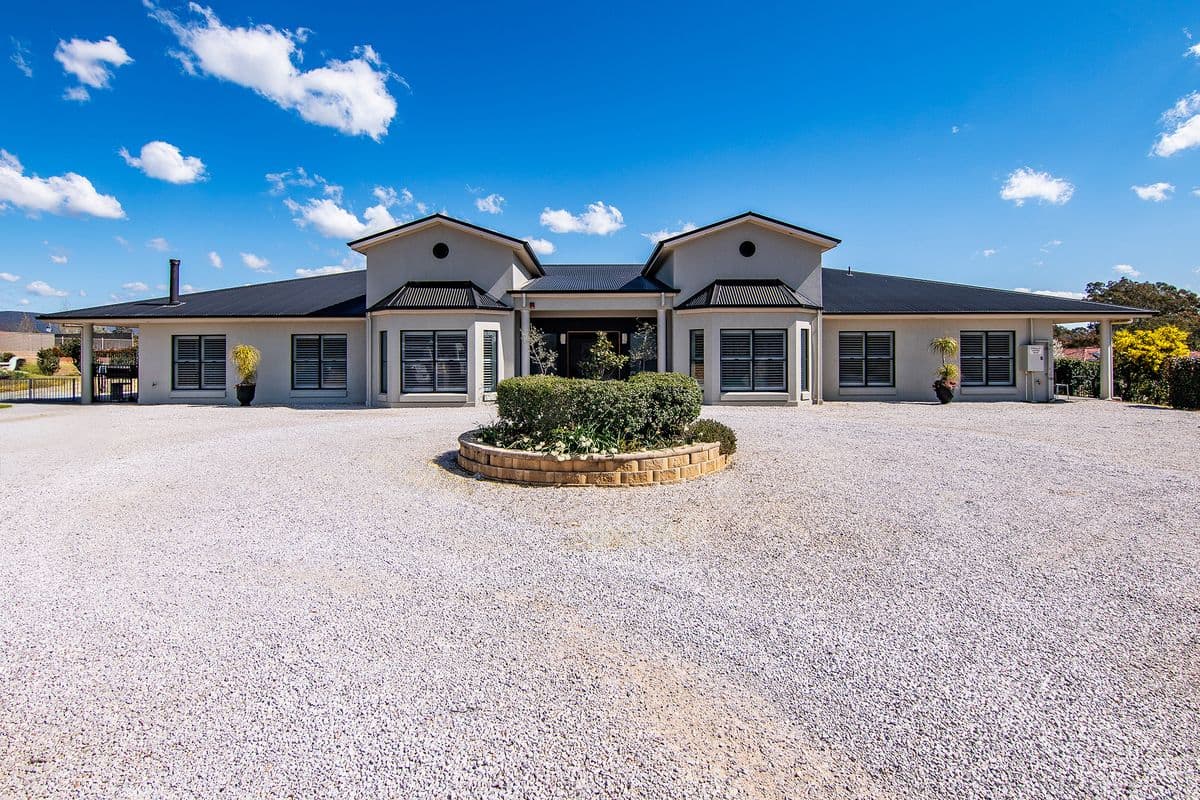 51 Henry Lawson Drive