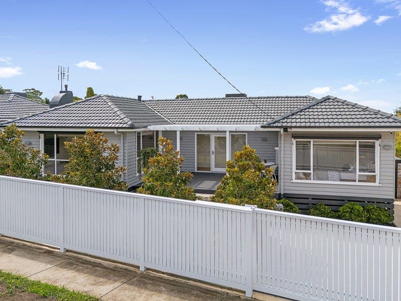 8 Illingworth Street, Golden Square