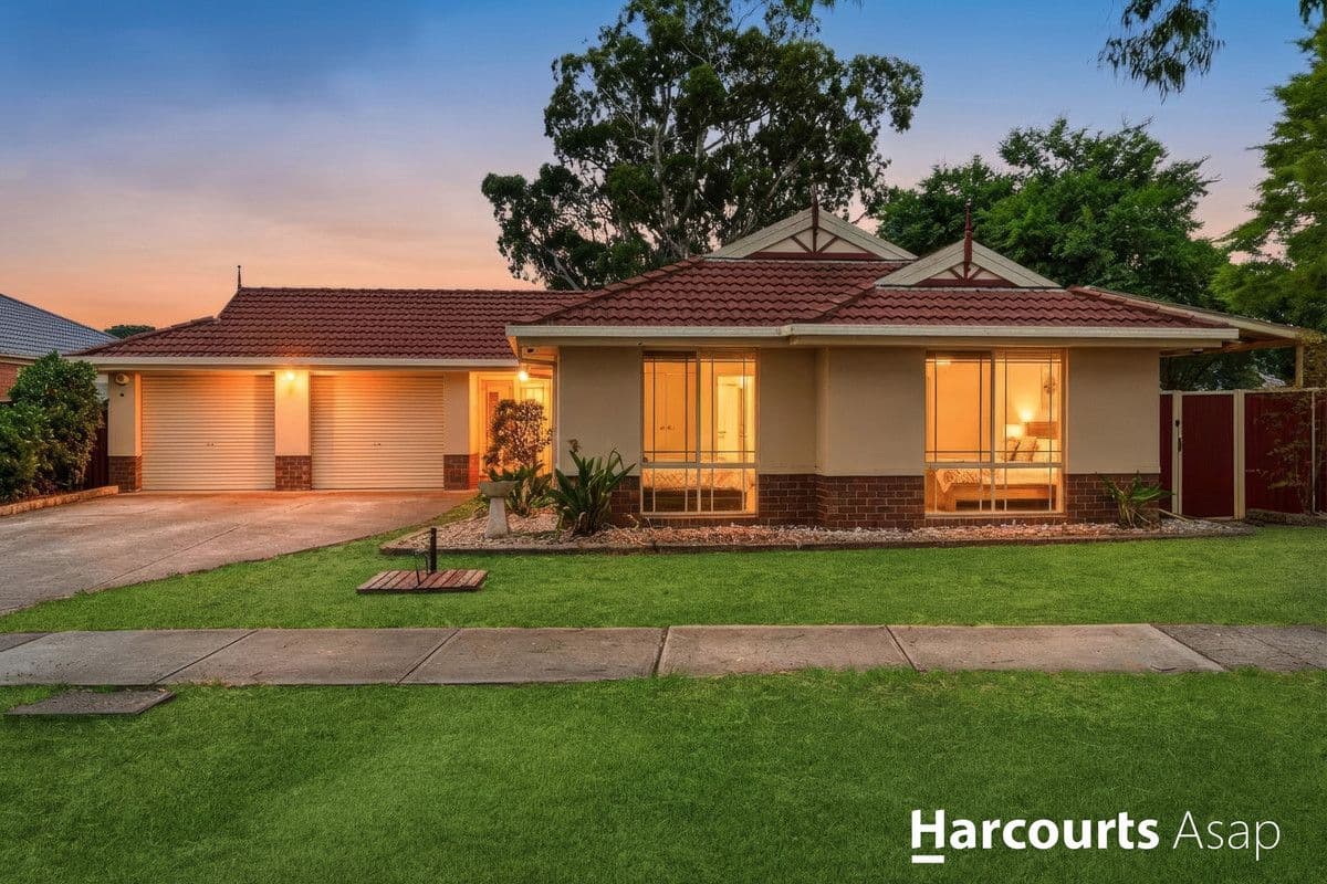 26 Henry Lawson Drive