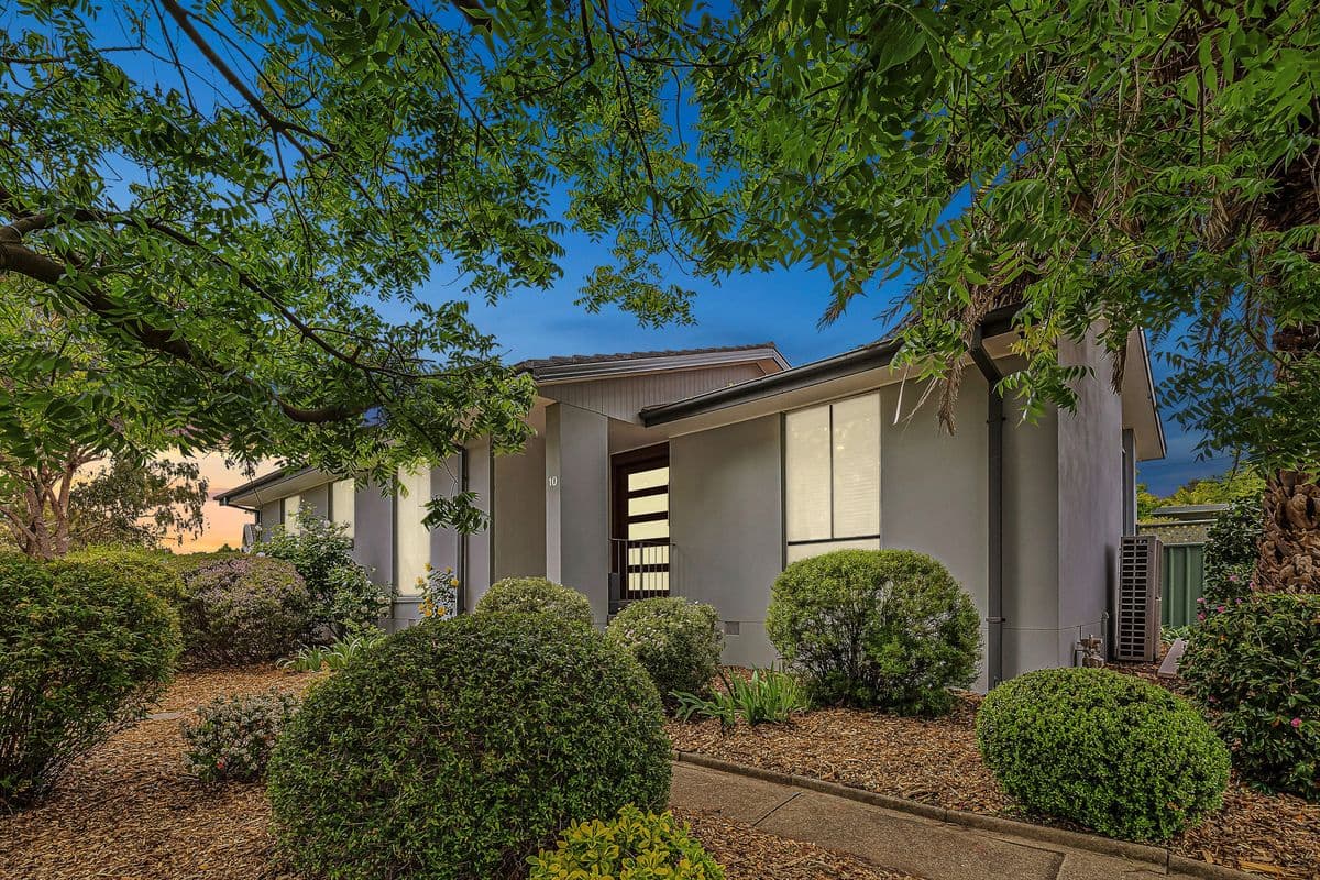 10 CARDEW CRESCENT