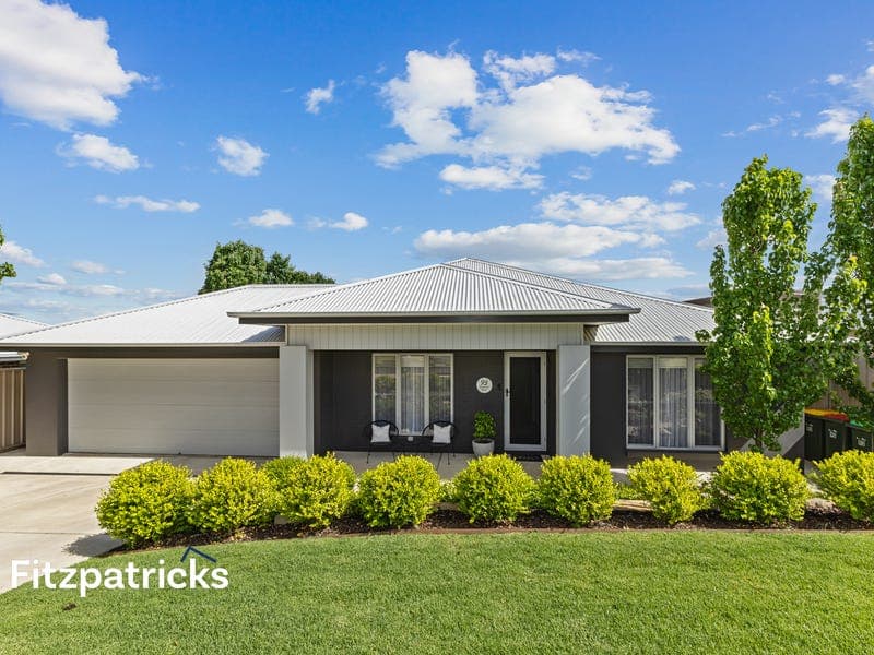 93 Bradman Drive, Boorooma
