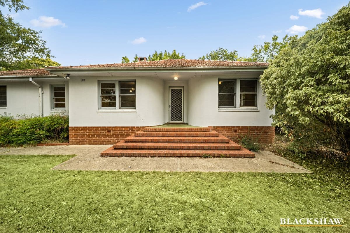 9 Blaxland Crescent