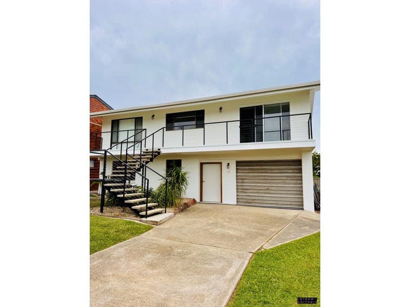 10 Fuller Street, Arrawarra Headland