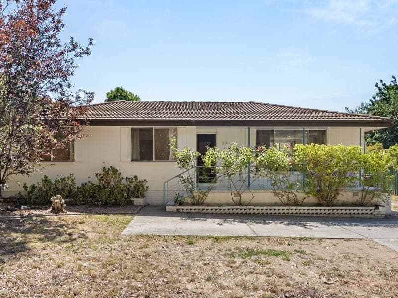 32 Streeton Drive