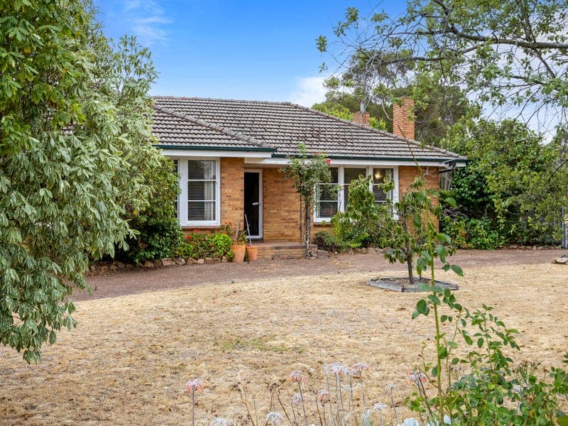 8 Ayrey Street, Willaura