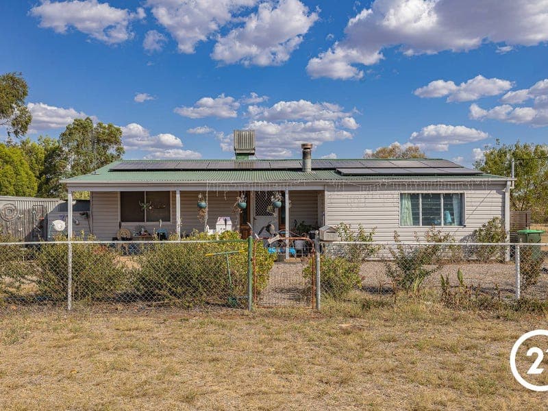 74-76 Lachlan Street, Bogan Gate