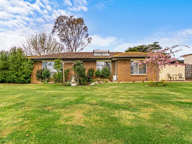 1109 Sale Cowwarr Road