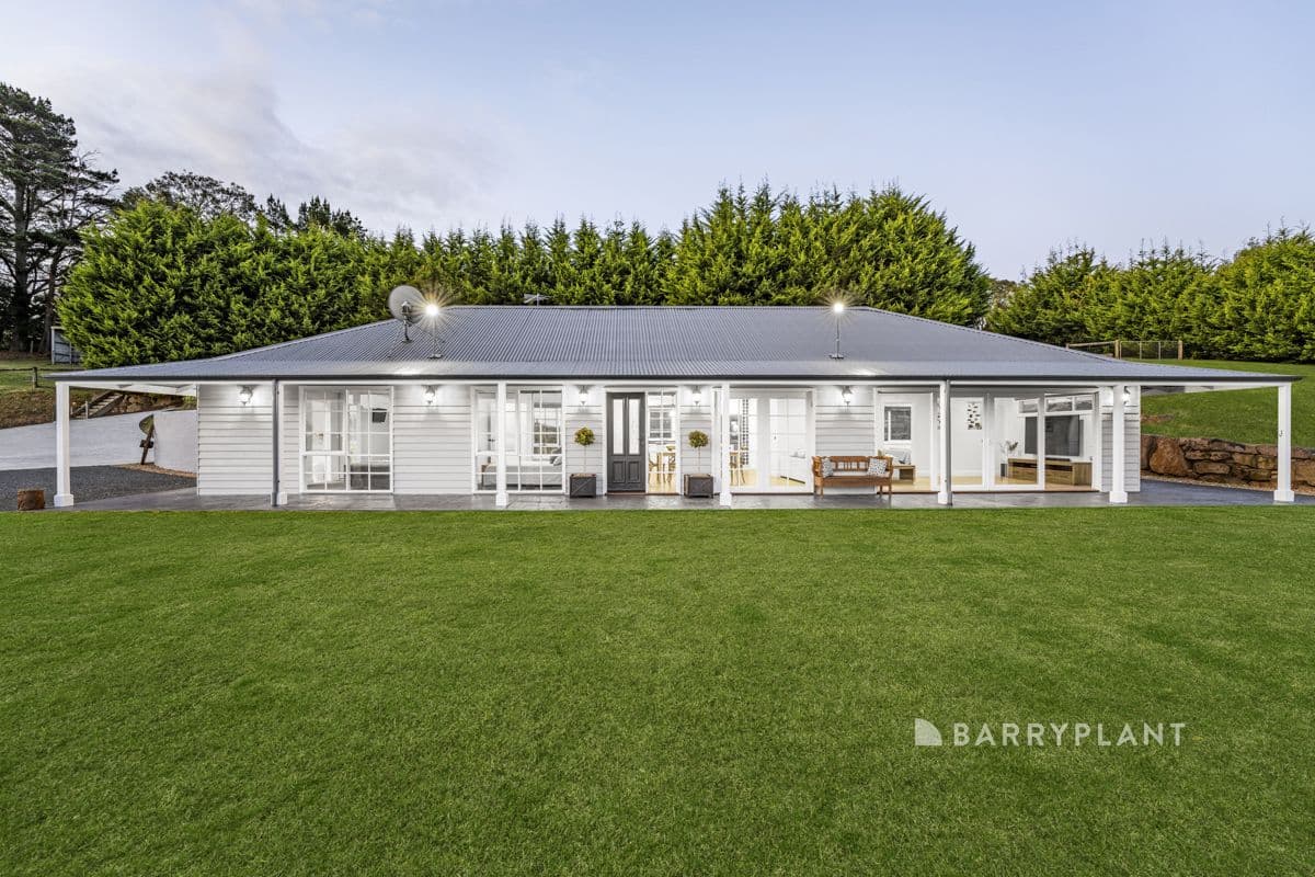 170 Beaconsfield-Emerald Road