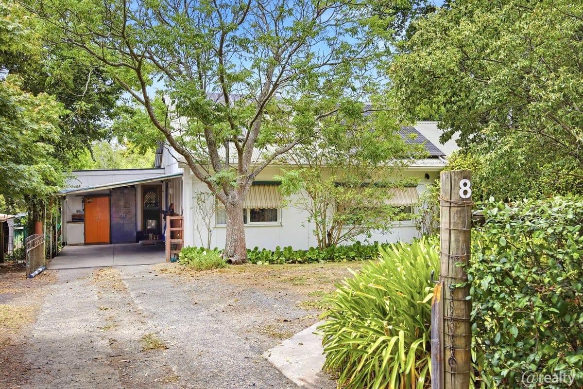 8 BARKERS ROAD