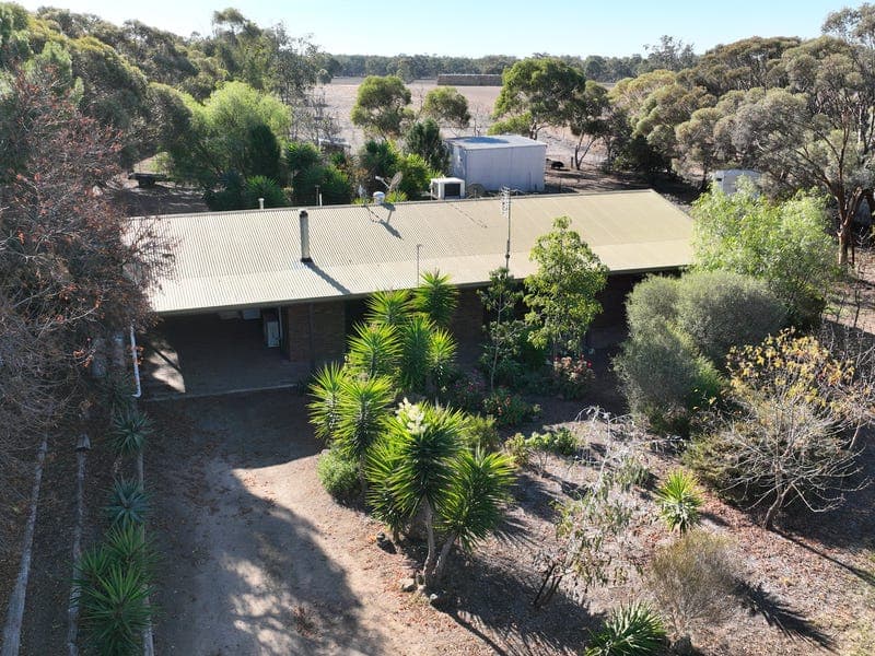 786 Riverside East Road, Riverside