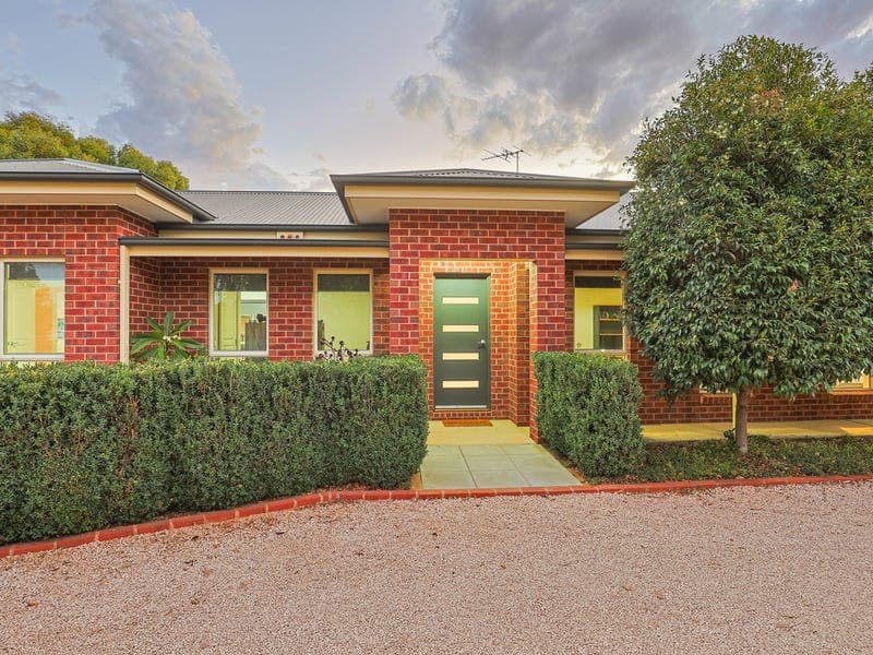 8 Baines Court, Birdwoodton