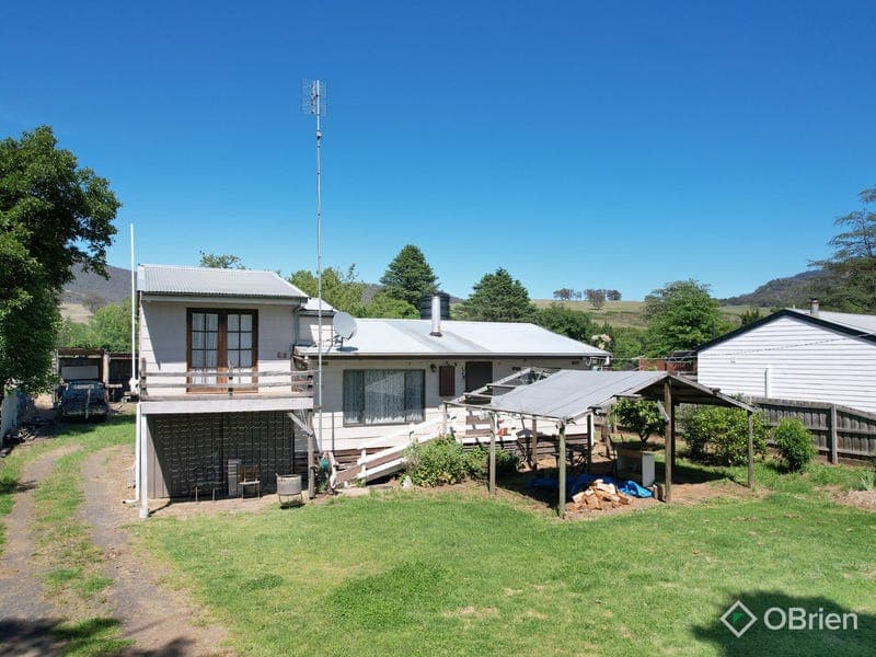 6 Omeo Road