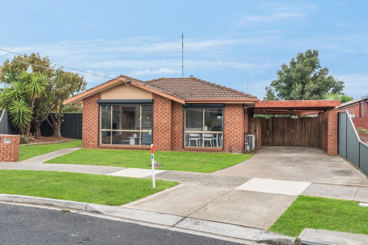 6 Castlemaine Court