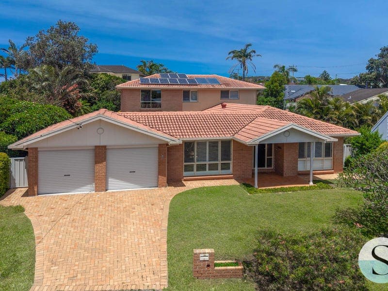 4 Dolphin Court, Caves Beach
