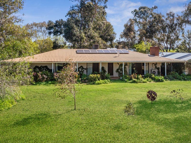 9 Walnut Avenue, Bridgewater On Loddon