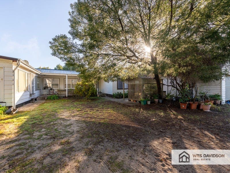 255 Three Bridges Road, Lower Norton