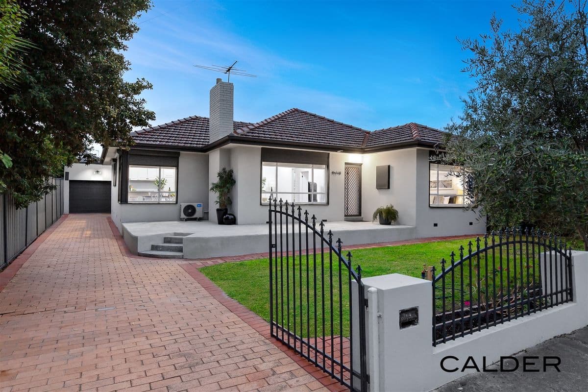 11 COMPTON PARADE