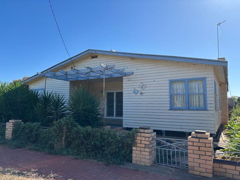 24 HOBAN STREET