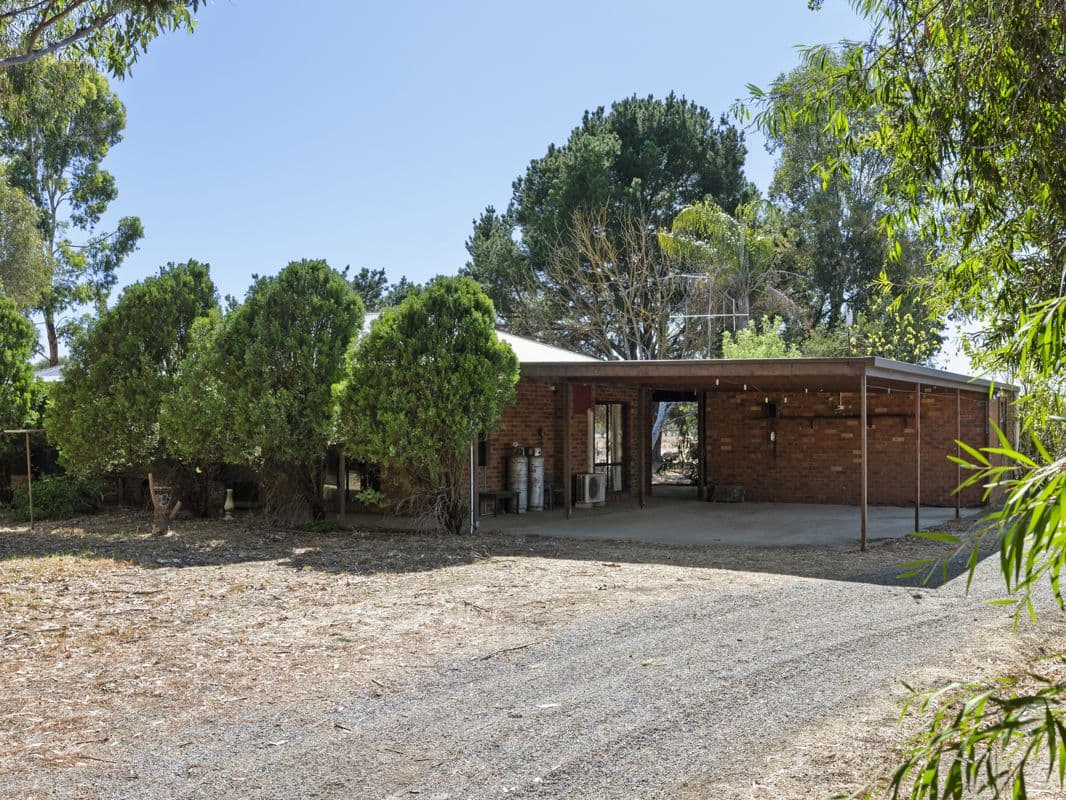 14 Hossack Road