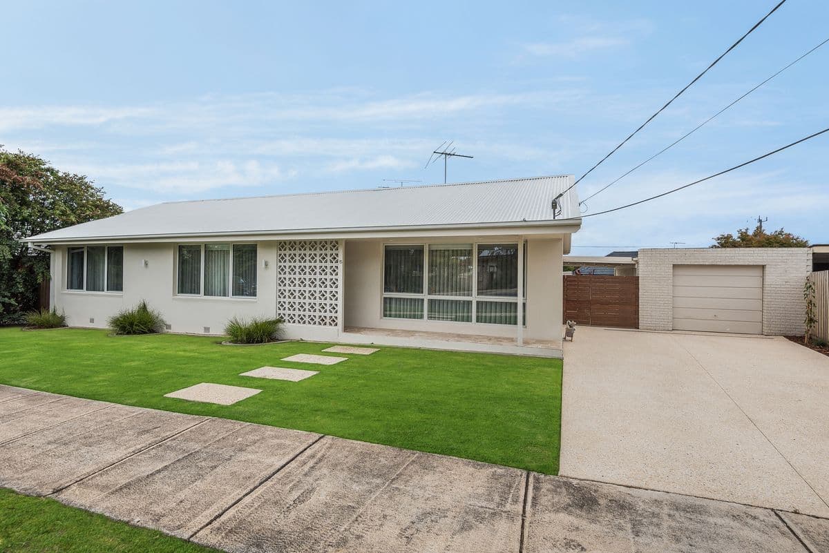15 Everett Close