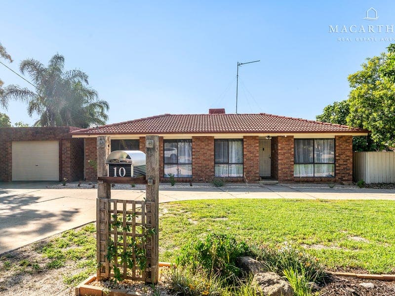 10 Crisp Drive, Ashmont