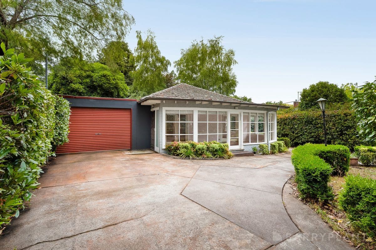 8 Menzies Road