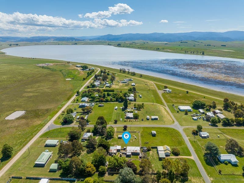 12 Young Street, Benambra