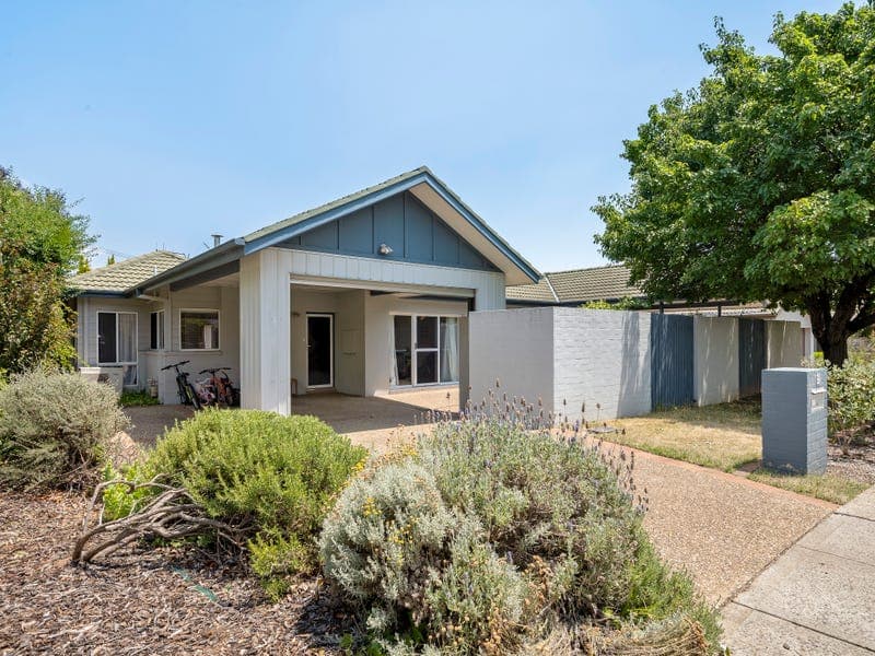 9a Cambage Street, Yarralumla