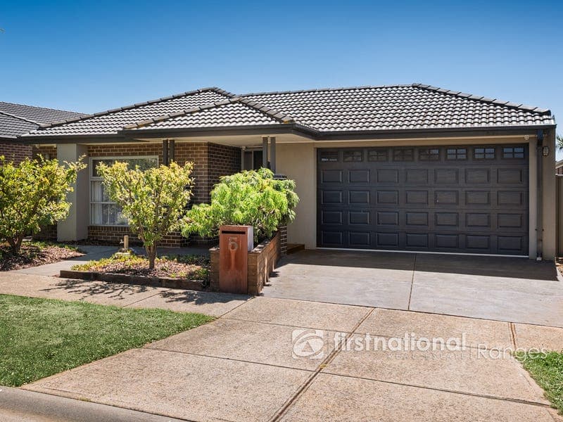 5 Headland Way, Cranbourne East